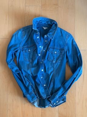 Guess~Chambray Soft Cotton Button Down (Snaps) Denim Shirt~Size Small